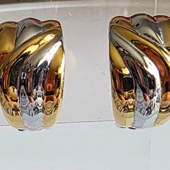 Vintage Two-Toned Clip-On Earrings - Picture 9 of 9